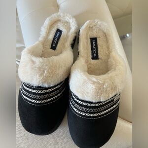 Nautica Women's Cozy Black and Cream Slippers